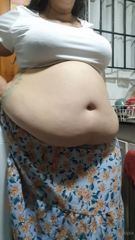 1931309510_massive-pig-in-the-kitchen_0.mp4
