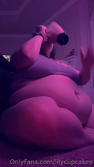 551006052_this-angle-makes-me-look-exxtra-big_0.m4v