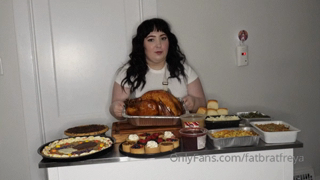 1400995906_thanksgorging-feeder-stuffs-stretches-her-piggylittle-fat_3.mp4