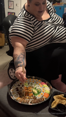 1595744855_just-a-casual-cute-sushi-stuffing-i-cant-believe-i-ate-ten_0.mp4