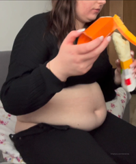 580493643_eating-1000-calories-just-for-lunch-feels-more-like-a-snack_0.mp4