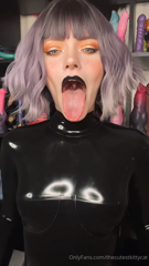 1512500567_what-will-you-do-to-me-in-this-latex-catsuit_0.mp4