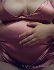 181984948_i-ate-too-much-yesterday-but-it-s-so-hot-to-dress-myself_1.m4v
