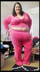 1621353973_i-always-wanted-a-pink-juicy-tracksuit-and-my-dreams-finally_3.mp4