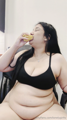 1748647577_mmmmm-yes_0.mp4