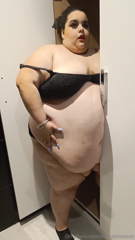 974852959_too-fat-to-fit-in-these-doorway-my-ass-is-to-big-for-this_0.mp4