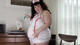505628267_bimbo-fat-nurse-encourages-obesity-well-it-s-break-time_1.mp4