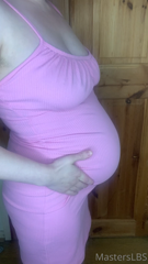 615359586_7weeks-measuring-my-pregnant-bump-is-getting-soo-muc_0.m4v