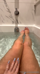 2001032353_sweet-moments-under-the-water-do-you-wanna-see-my-shower-v_0.mp4