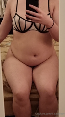 991546516_does-this-mirror-make-me-look-fat_0.mp4