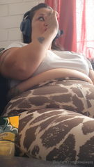 913504016_lately-i-m-addicted-to-spicy-snacks-i-love-them-join-me_0.mp4