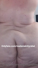 165650295_go-sub-to-my-friend-madamekittyrebel-she-s-a-rather-big-min_0.m4v