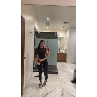 hgt5cxnW8g7AfjLJJD7vB.400.jpg