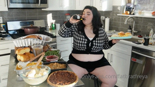 818218539_fat-feedee-gf-comes-to-holiday-dinner-it-s-the-holiday-sea_2.mp4