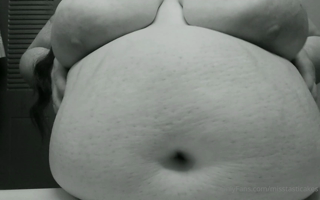 1225697052_get-an-up-close-view-of-my-soft-heavy-belly-and-an-eyeful_3.mp4