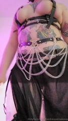 1641088494_kneel-to-fat-goth-girl-supremacy_0.mp4