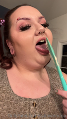 513453756_anytime-theres-a-chance-to-lick-the-spatula-you-know-i-alw_0.m4v