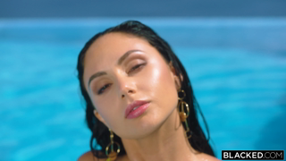 [2019.12.21] Ariana Marie - The Hot Wife Abroad [2160p].mp4