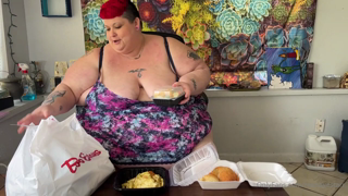 1621861650_exclusive-video-of-me-stuffing-my-massive-lunch-just-before_0.mp4