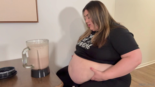 1823603732_i-haven-t-had-a-proper-blended-up-weight-gain-shake-in-a-whi_0.mp4