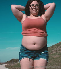 1079031041_how-would-you-react-to-seeing-all-this-chub-the-park-ful_0.mp4