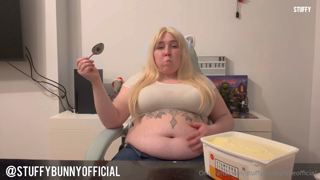 1400589251_4-litres-of-ice-cream-full-video-i-oiled-up-my-belly-fo_0.mp4