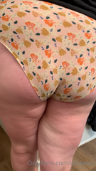 358740171_my-favorite-part-of-teaching-a-big-class-is-that-no-one-real_1.m4v