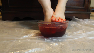 168439059_i-made-this-big-bowl-of-jello-but-honestly-i-was-not-very-hu_0.m4v