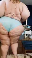 31319403_some-booty-to-start-the-weekend-off-right_0.m4v