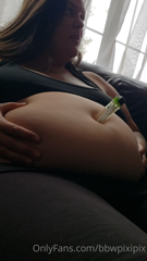112058809_it-s-so-fun-to-play-with-my-belly-button_3.mp4
