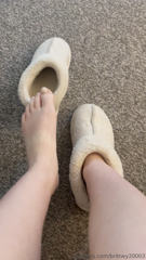 1286078375_watch-me-take-my-slippers-off_0.mp4