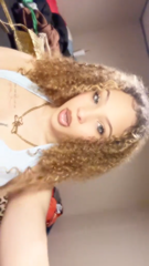 2025-04-21_@alexsiadiamonique_7495935402482748714.mp4