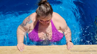 345861938_bouncing-boobs_0.m4v