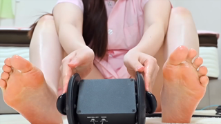 【ASMR】 オイルを塗った足裏でスクラッチング😴🧠🧴【睡眠導入⧸Foot sole⧸Scratching⧸ No Talking⧸oil massage⧸sleep⧸Relaxation】 [a5rqiVJMnR8] [bc30b907b28b20d4c8862144899b41aa3176633b].mp4