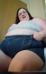 813154210_i-got-really-turned-on-wearing-these-tight-clothes-and-funne_0.m4v