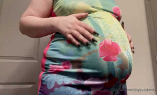 247809980_bloated-tummy-in-this-tight-dress_0.m4v