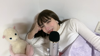 2024-06-21 - ASMR｜ Te DUERMES con tu MEJOR AMIGA en un día de lluvia (Roleplay) (public).mkv