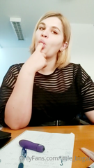37739240_some-fuuuuuuun-at-the-office-for-you-my-loves-i-almost-go_0.mp4