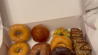 1761363259_booo-bieeess-and-donuts_4.mp4