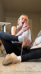 1133661765_needed-a-post-workout-orgasm-my-legs-are-shaking-so-bad_0.mp4