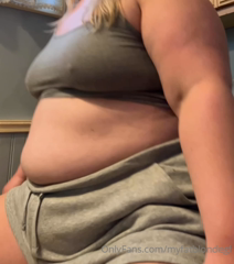 657705393_five-guys-burgers-and-fries-hit-her-hardddd-after-she-near_0.m4v