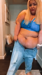 126323783_trying-on-jeans-that-use-to-fit_0.m4v