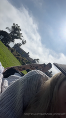 1095458179_pantyhose-needed-some-sun_0.mp4