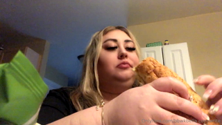 1006643460_midnight-snack-subway-stuffing-moo-full-belly-in-last_1.mp4