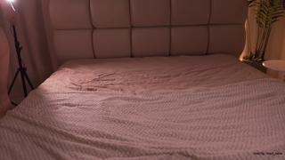 alissa_wxw_2026-02-27_D__dildo_suck__naked_on_bed__MQ.mp4