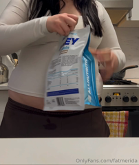 1592319729_cooking-was-so-fun-i-cant-belive-i-look-so-fat-lol_0.mp4