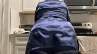 435850003_booty-bouncin-in-this-silk-robe-that-shows-off-every-jiggle_0.m4v