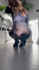 1472143064_no-one-at-the-office-told-me-this-skirt-was-see-through-bu_0.mp4