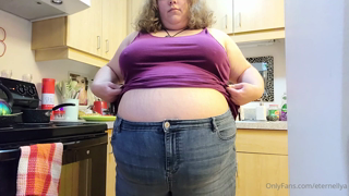 489523901_empty-belly-in-tight-jeans-can-t-wait-to-see-how-it-s-fi_0.m4v