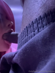 kinkybitchx_Sneaky_one_in_the_lift😈💦_4376317861.mp4